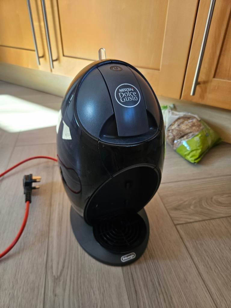 Nescafe Dolce Gusto Coffee Pod Machine Like new 