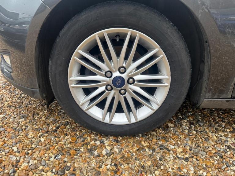 2017 Ford Focus 1.0 EcoBoost 125 Zetec Edition 5dr HATCHBACK PETROL Manual