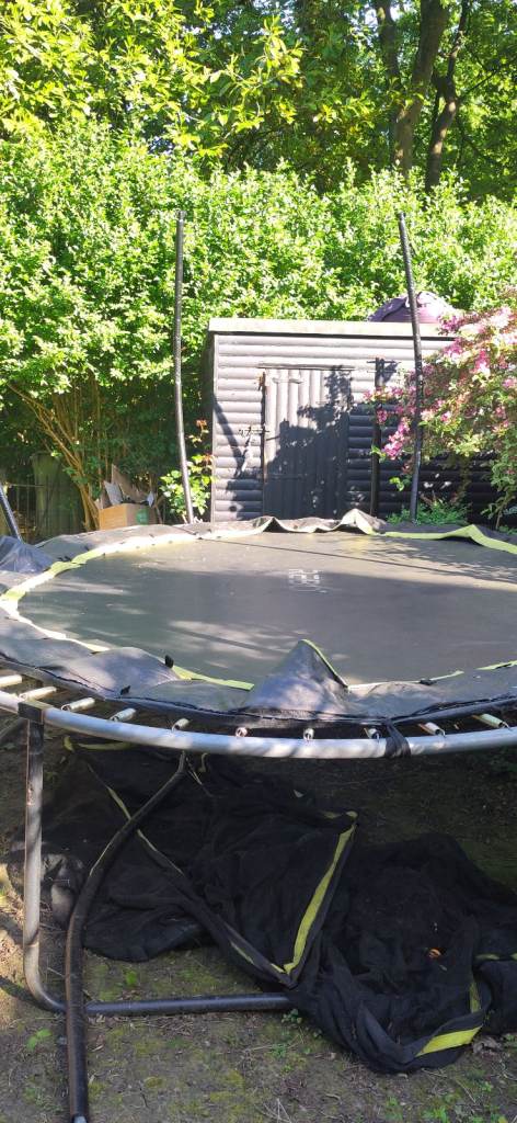 Rebo oval trampoline 