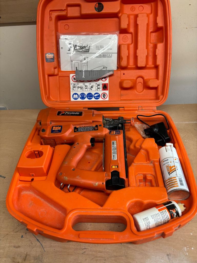 Paslode IM250 Finishing Gun