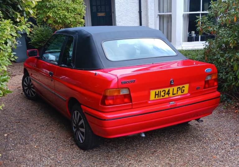 Ford, ESCORT CABRIOLET 1.6EFi 1991. 39,000 MILES! NEW M.O.T. MAJOR SERVICE. AMAZING!