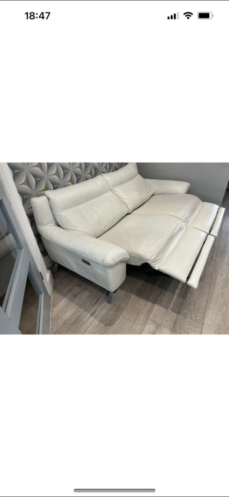 Natuzzi Off White Leather Electric Recliner Sofa  £500 