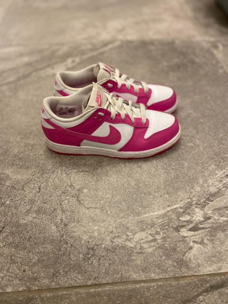 image for Pink & White Nike Trainers – Size 3 – Hardly Worn