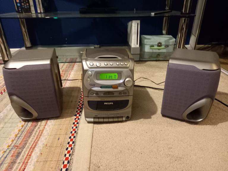 Philips radio/CD/Cassette stereo and big CD collection 