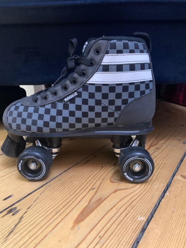 Roller skates size 6 VGC