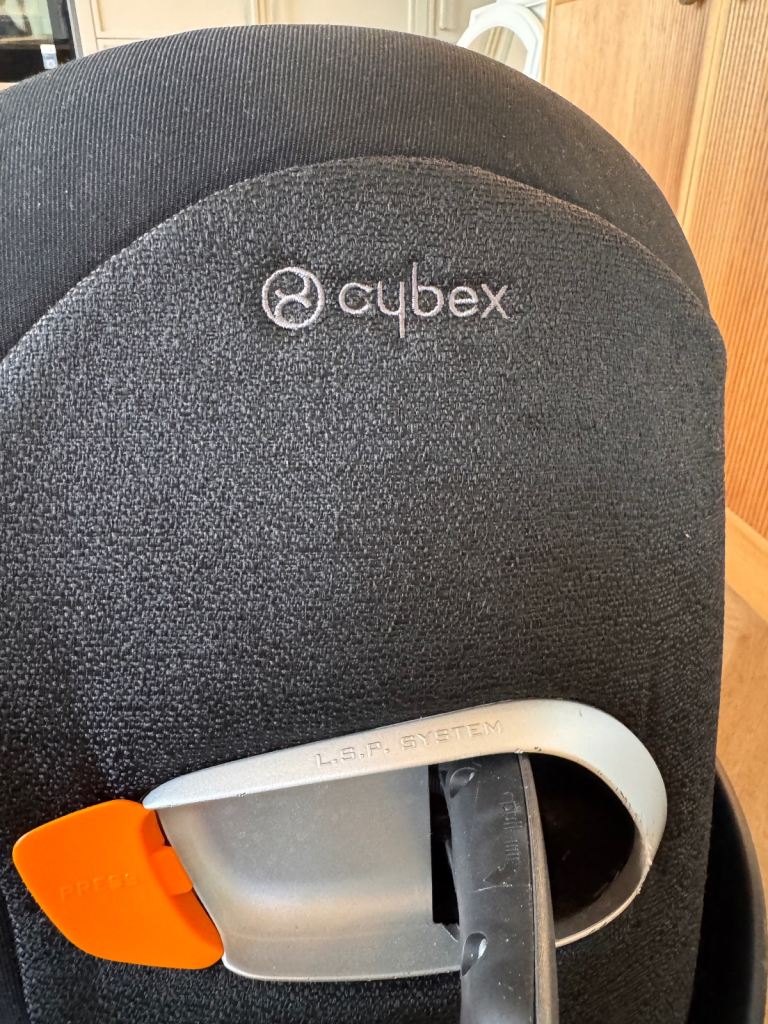 Cybex Sirona Z i-Size Car Seat + Base (Black)