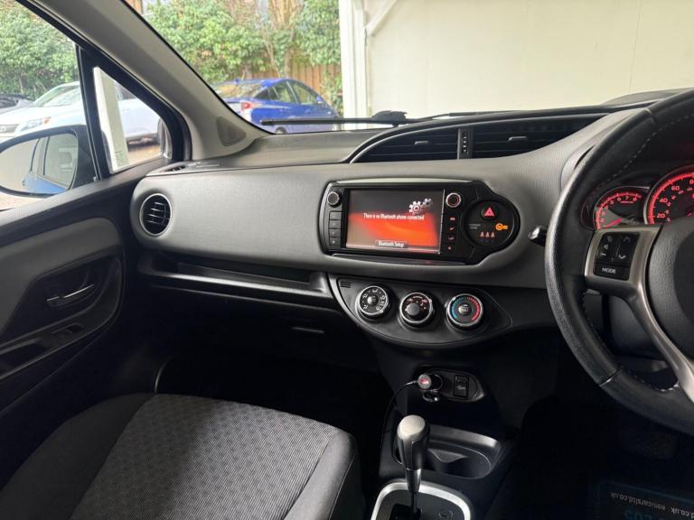 2015 Toyota Yaris 1.33 VVT-i Icon 5dr CVT HATCHBACK PETROL Automatic