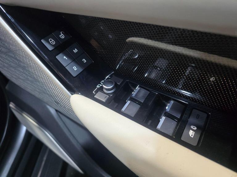 2018 Land Rover Range Rover Velar 3.0 D300 First Edition 5dr Auto ESTATE DIESEL Automatic