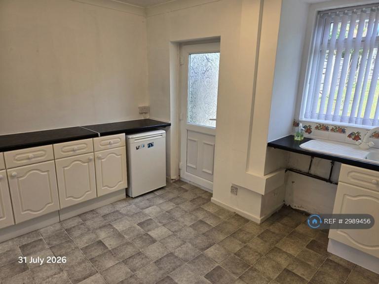 3 bedroom house in Windermere Road, Middleton, M24 (3 bed) (#2989456)