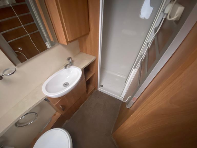 SWIFT CHALLENGER 625se - 2014 - FIXED BED - 5 BERTH - RARE LAYOUT PRISTINE 