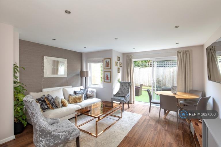 3 bedroom house in Holmes Close, London, SE22 (3 bed) (#2827363)