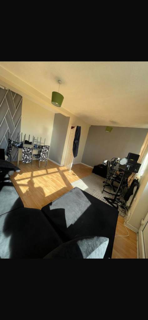 3 bedroom flat on Pelham Place LS7
