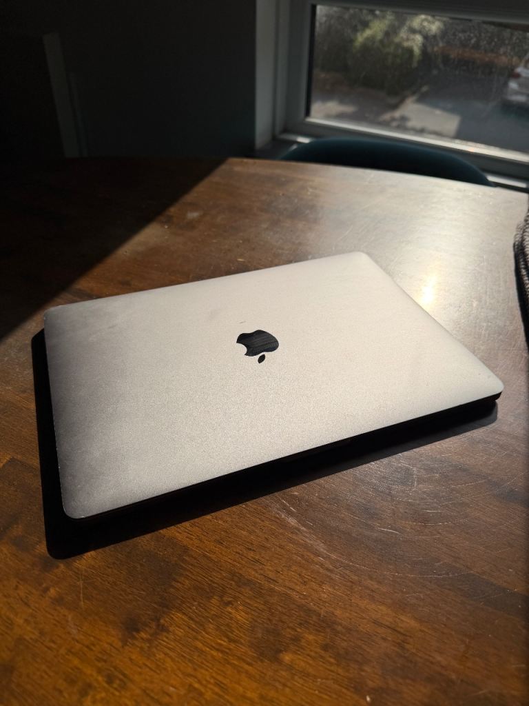 Apple MacBook Pro 13-inch (2017) - 16GB RAM / 2.3GHz i5 - 500GB