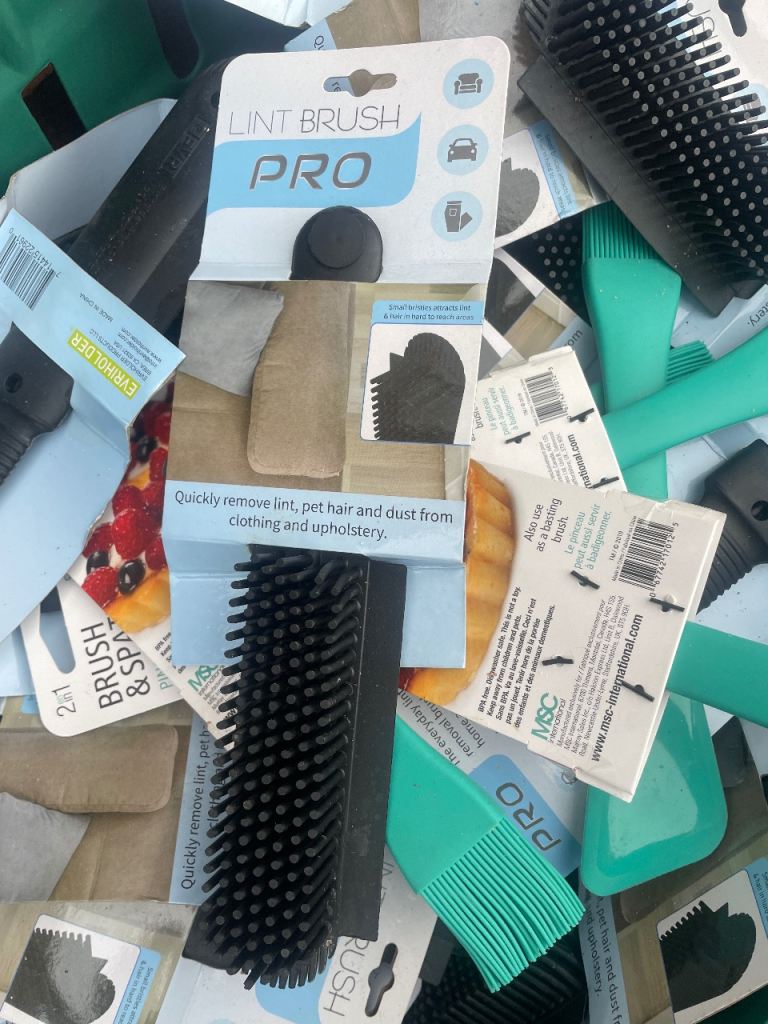 Job lot pet brushes 