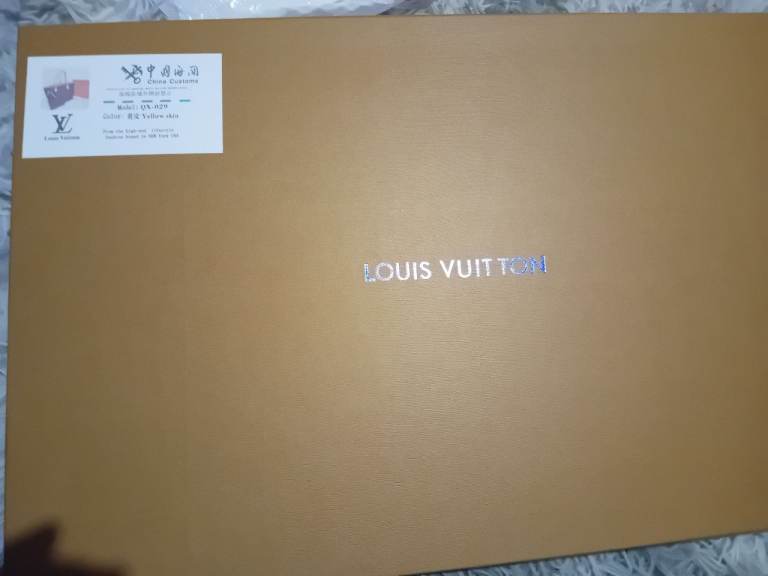 Louis Vuitton Monogram Tote Bag with Pouch – Brand New