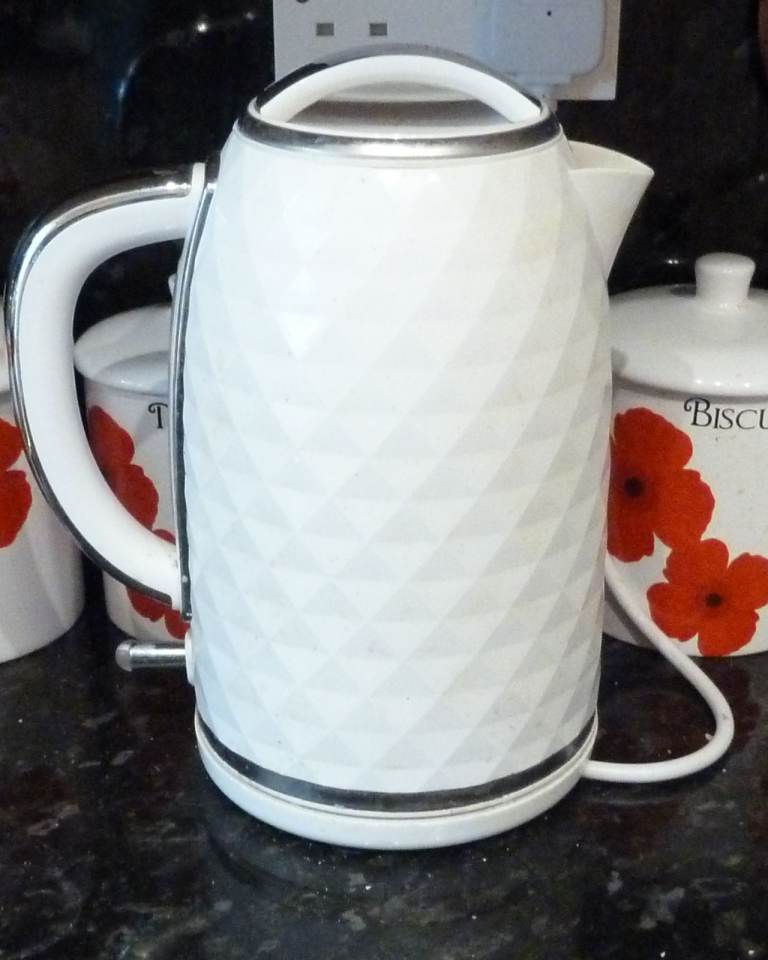 White Textured Kettle With matching Toaster ( NO TEXTS PLEASE )