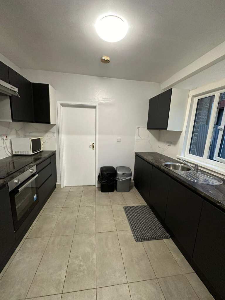 image for DOUBLE ROOM AVAILABLE NOW Seven sisters  , N15 – 3 minutes from station