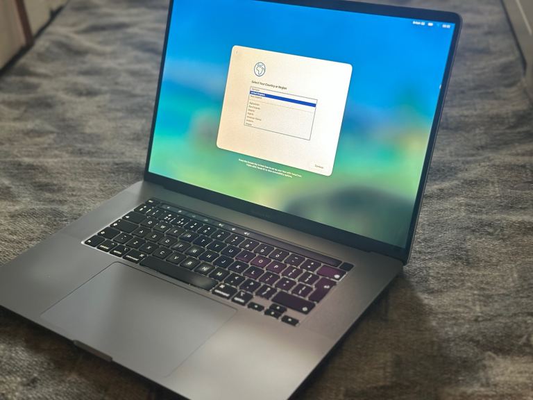 MacBook Pro 16-Inch i9 8-Core 2.3Ghz 16GB Ram Touch Bar ID 1TB SSD Space Grey