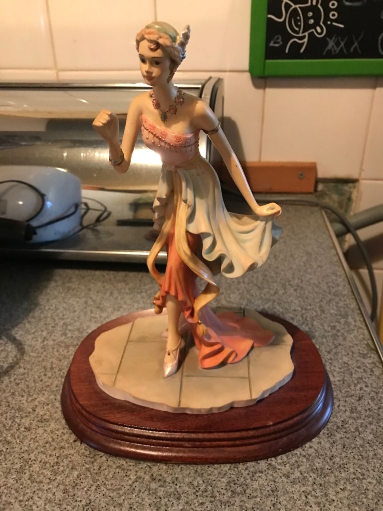 A Beautiful Leonardo collection 1920s flapper style lady of the ball. , immaculate Cond. £20