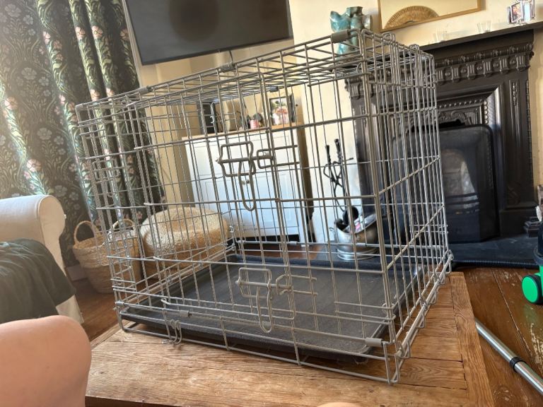 Medium dog crate 