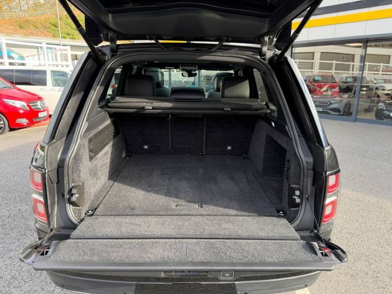 2020 70 RANGE ROVER 3.0 SD V6 VOGUE SE Diesel Auto with only 38,000 miles