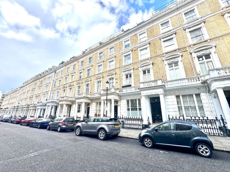 Bills included - Clanricarde Gardens, Notting Hill Gate, W2 Ref: 1561