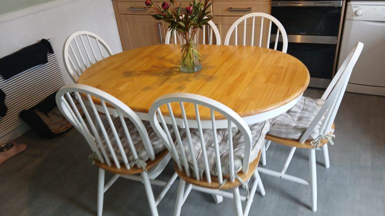 Dining table and 6 chairs