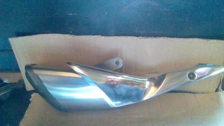Suzuki gsx s1000 exhaust and heat shield