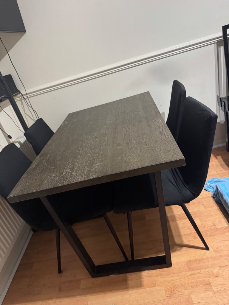 Dining Table & 4 Chairs – £80 – Need Gone ASAP!