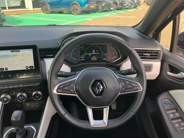 2022 Renault Clio 1.6 E-TECH Hybrid 140 SE Edition 5dr Auto Hatchback PETROL/ELECTRIC Automatic