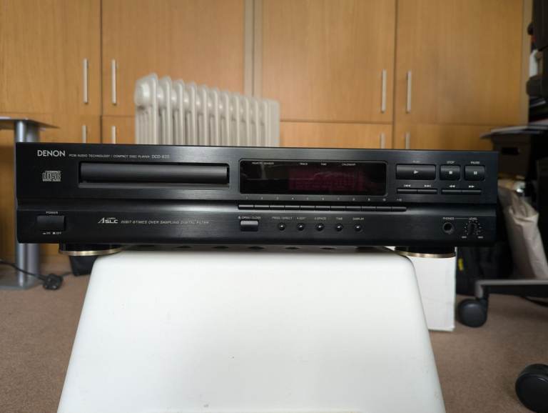 Denon DCD-825 CD Player with remote.