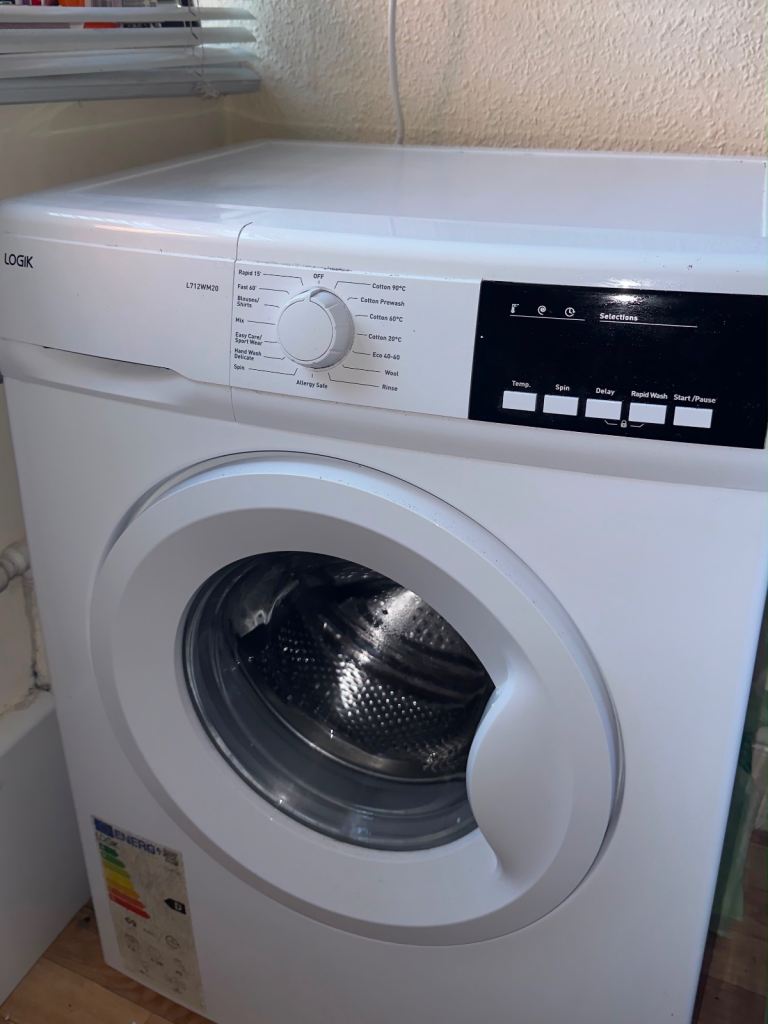 LOGIK L712WM23 Washing Machine - White, Good working Condition work like new