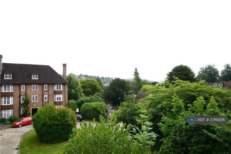 2 bedroom flat in Lawn Road, Guildford, GU2 (2 bed) (#2716806)