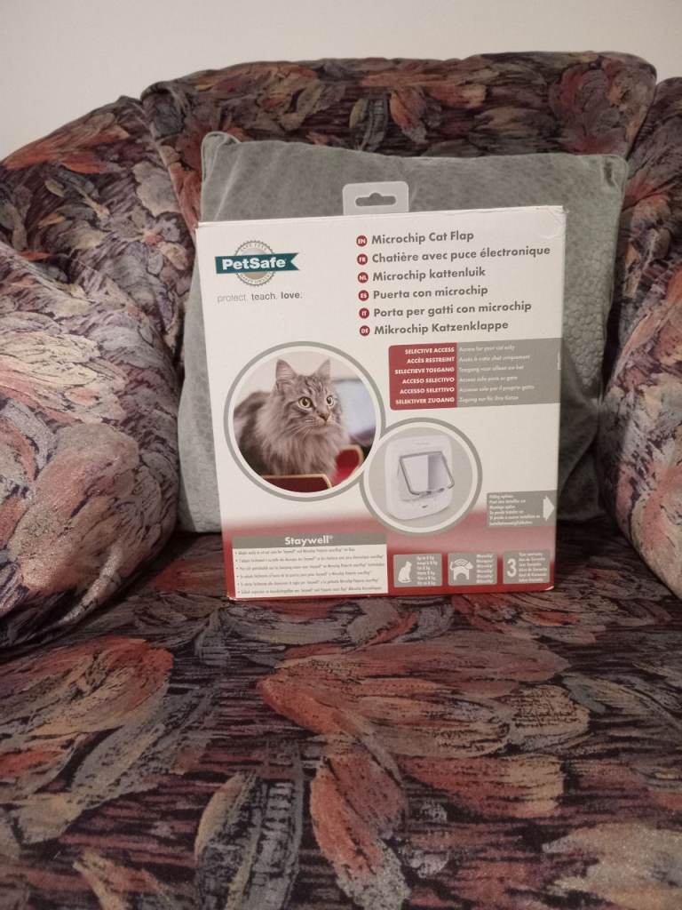 Microchip cat flap