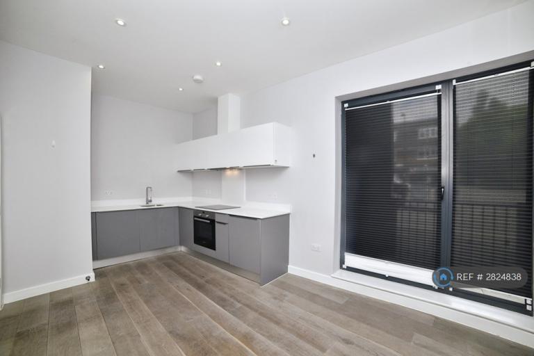 1 bedroom flat in Ruislip, Middx, HA4 (1 bed) (#2824838)