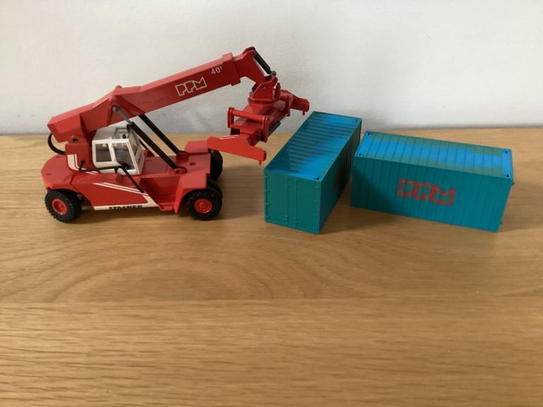 PPM Container Lifting model plus 2 containers