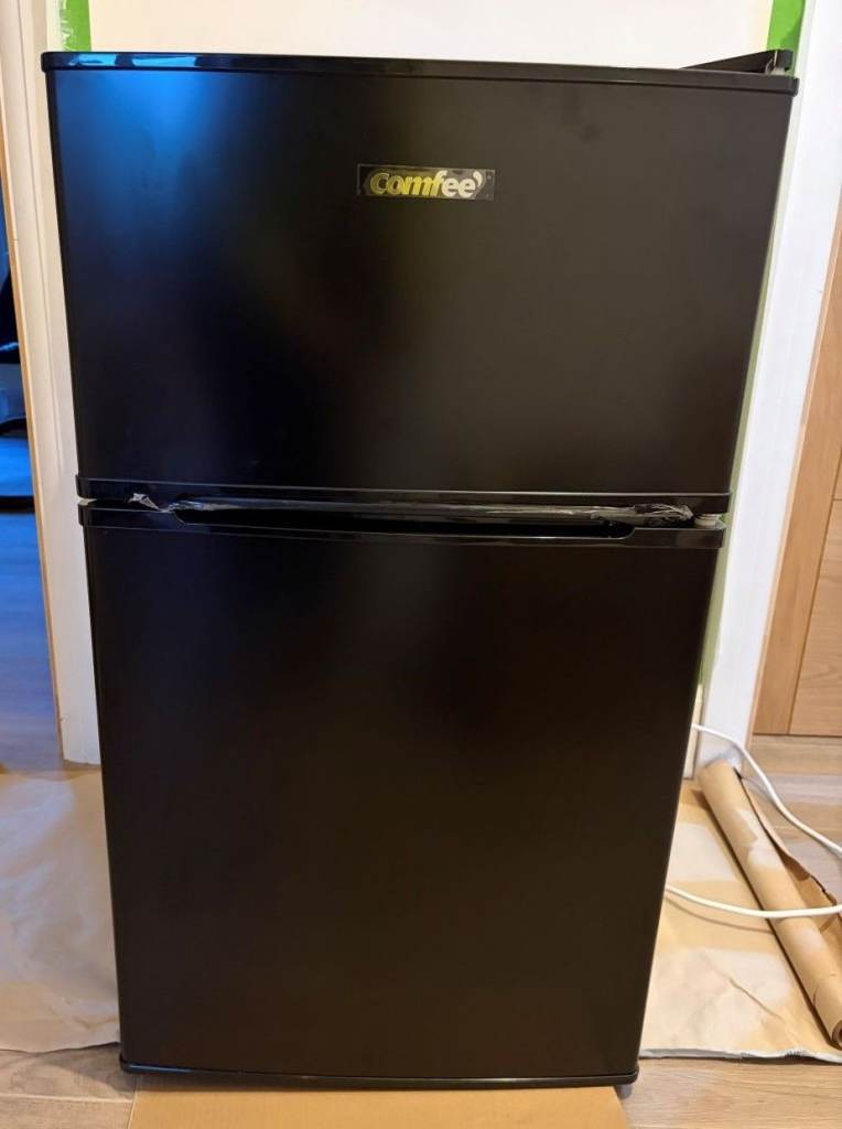 Compact Under Counter Fridge Freezer, COMFEE' 87L, black
