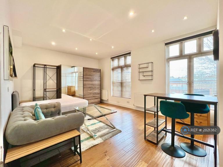 Studio flat in Kennington Road, London, SE11 (#2821382)