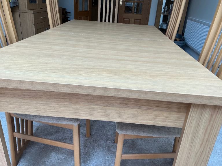 Good Condition Light Wood Extendable Dining Table