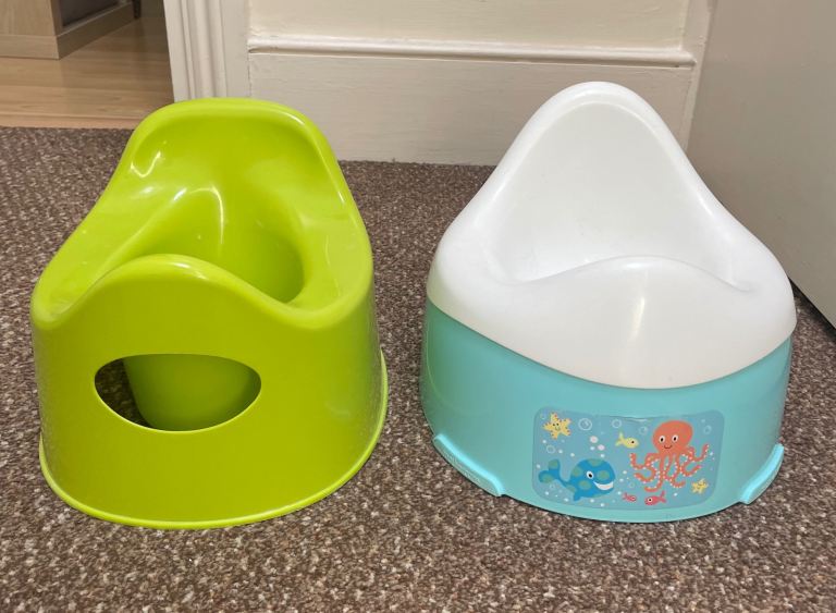 2 POTTIES IN VERY GOOD CONDITION 