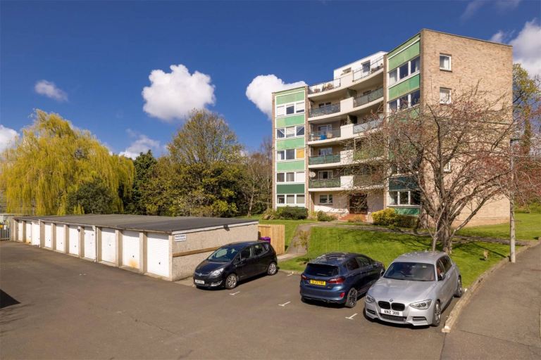 Single garage Pentland drive 