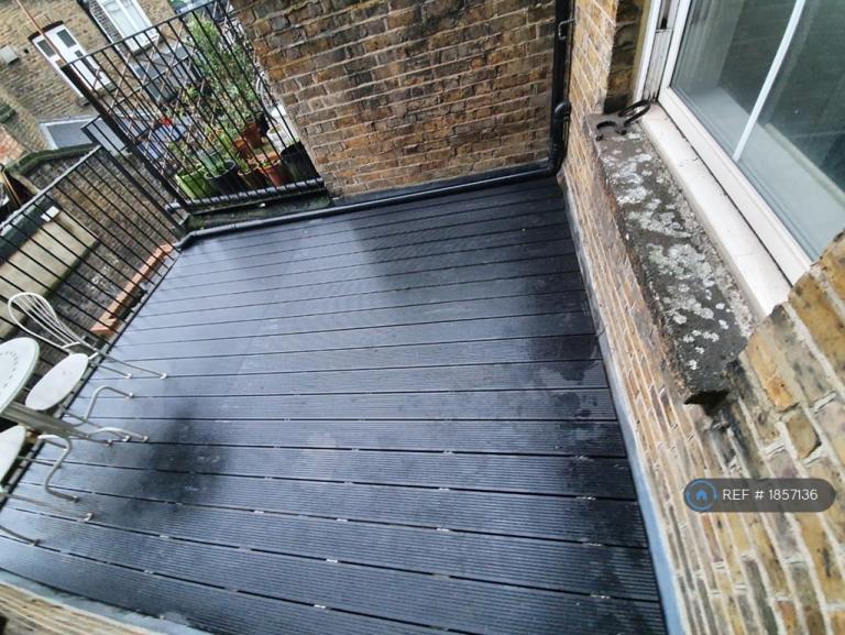 2 bedroom flat in Mare Street, London, E8 (2 bed) (#1857136)