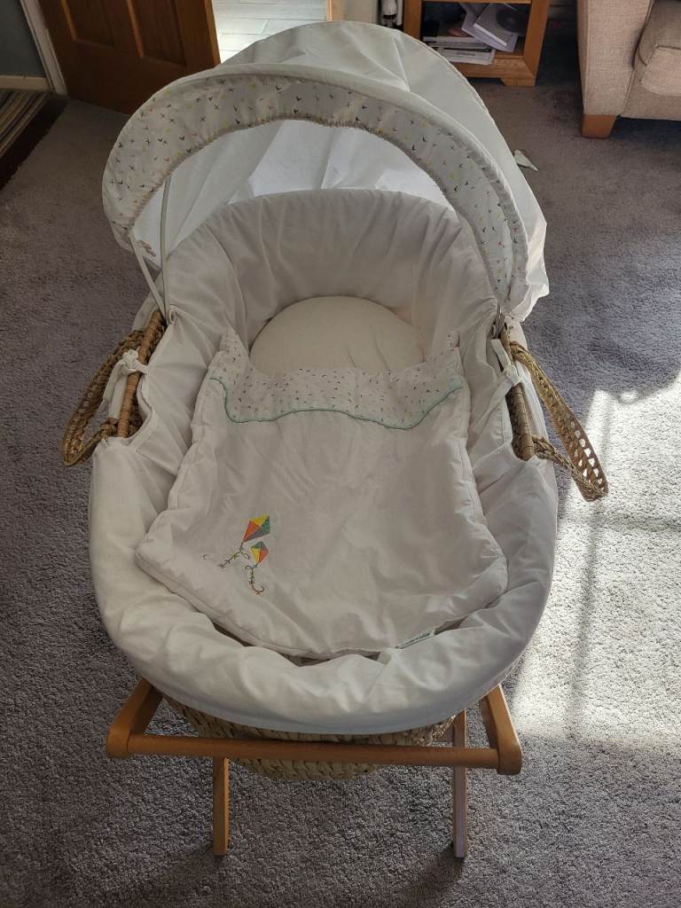 Moses basket and 2 stands