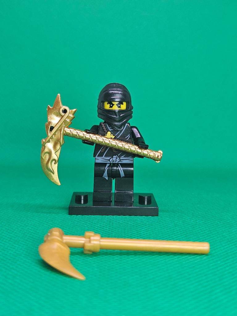 Ninjago Custom MOC Cole Minifigure with Custom Golden weapon (High quality and Ready to send)