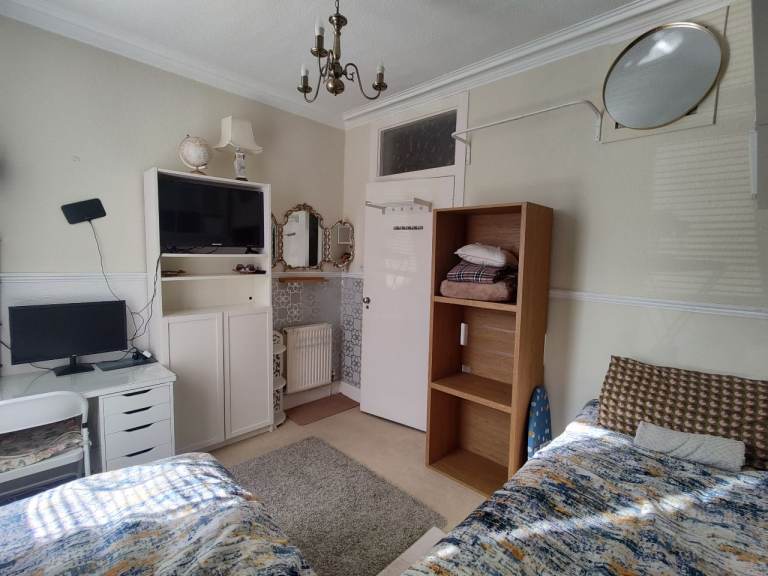 Charming 1-Bedroom City-Centre Flat – Available Now!