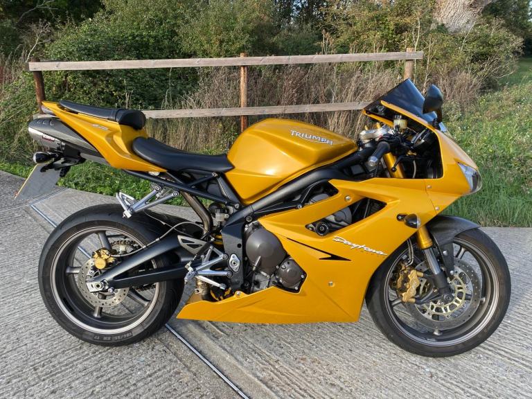 TRIUMPH DAYTONA 675, 2006, 26,646 MILES, LOVELY CONDITION TRIPLE SPORTSBIKE