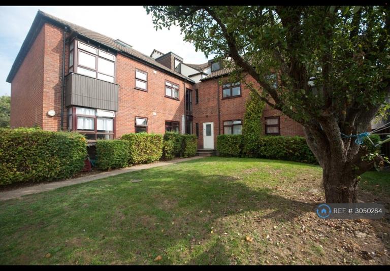 1 bedroom flat in Bullar Road, Southampton, SO18 (1 bed) (#3050284)