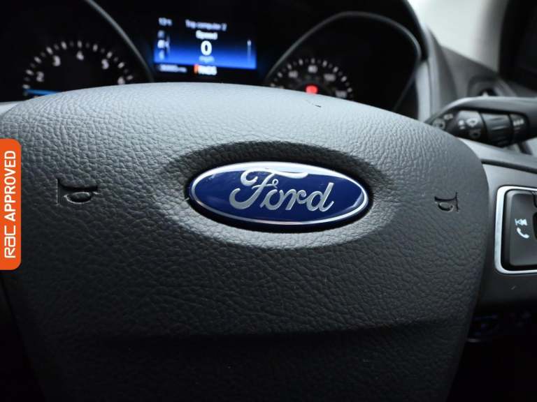 2015 Ford Focus 1.6 Zetec Hatchback 5dr Petrol Powershift Euro 6 (125 ps) Hatchback PETROL Automatic