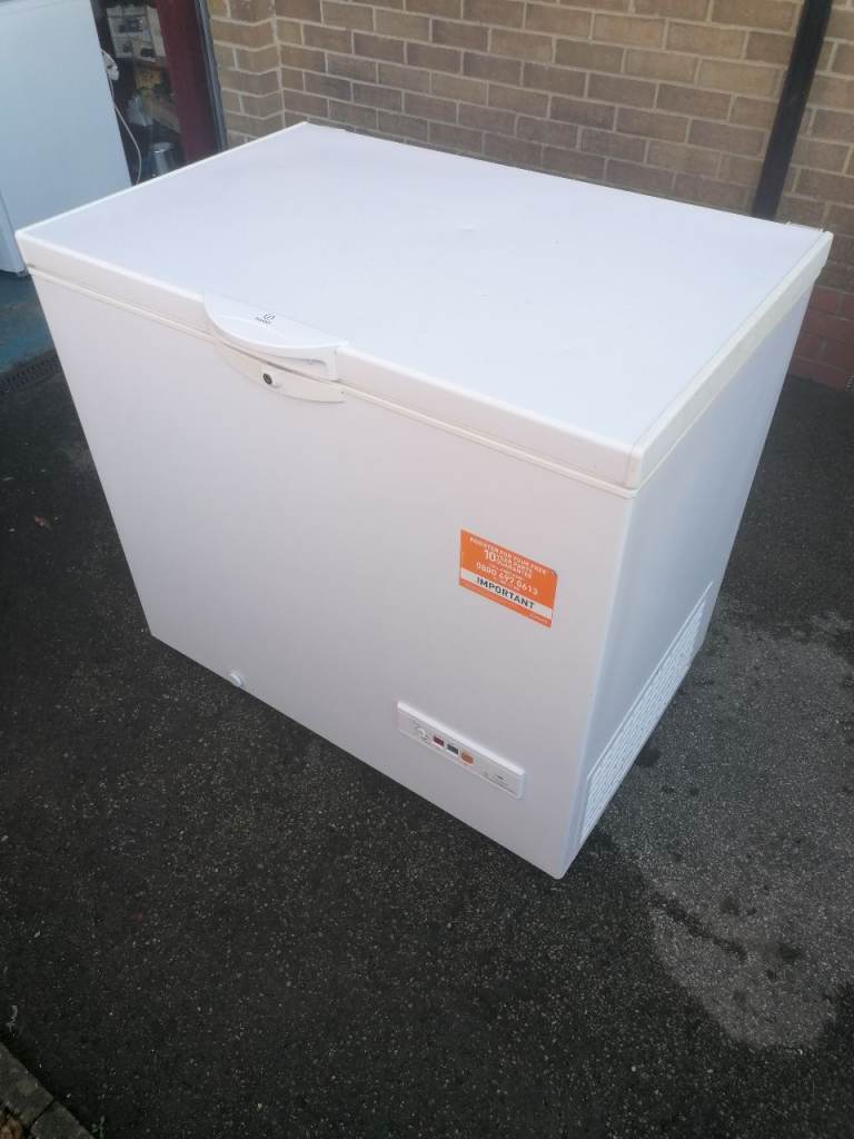 FREEZER CHEST FREEZER LARGE 255 LITRE CAPACITY INDESIT NICE CONDITION CAN DELIVER £230