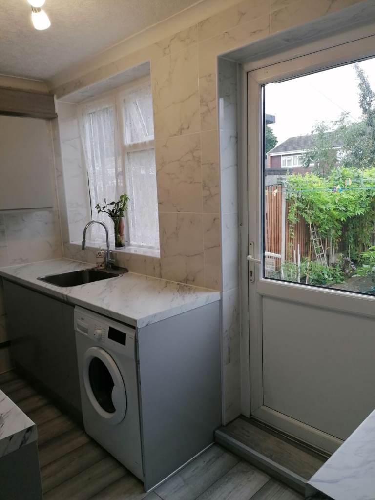 1 Double room to rent in with an Asian family for a female student or a female working professional